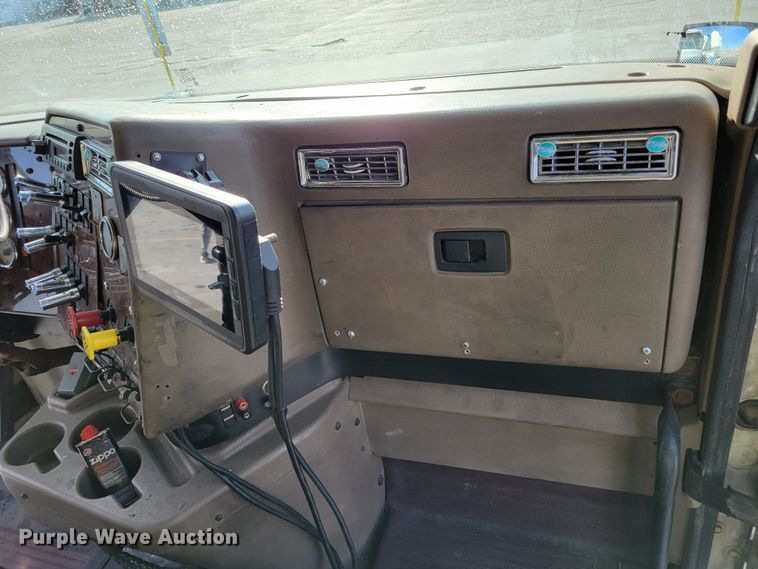 image for item DM8139 2006 International Eagle 9400i  semi truck