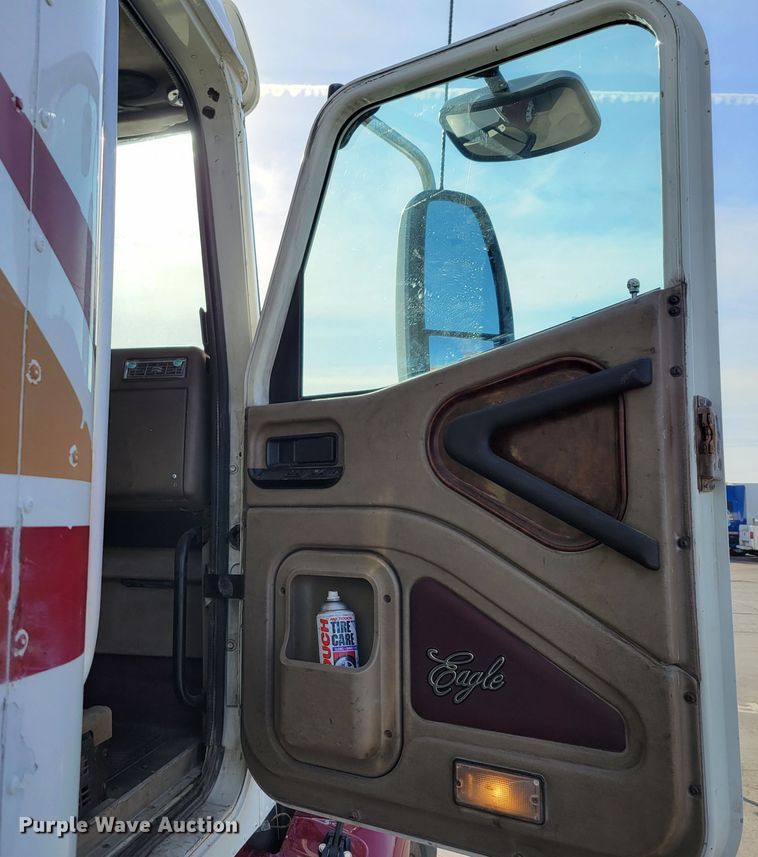 image for item DM8139 2006 International Eagle 9400i  semi truck