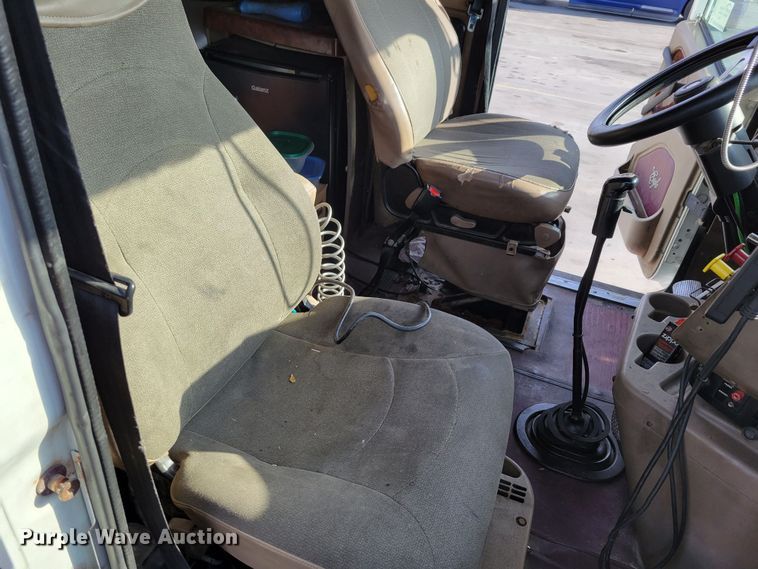 image for item DM8139 2006 International Eagle 9400i  semi truck