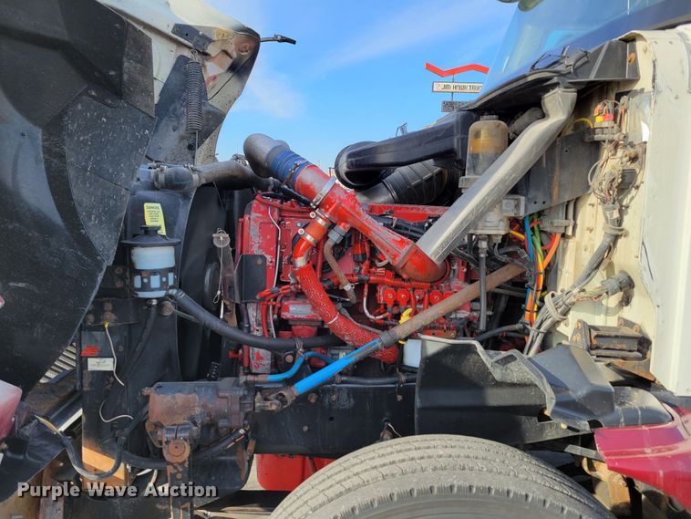 image for item DM8139 2006 International Eagle 9400i  semi truck