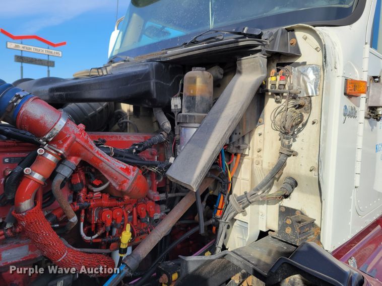 image for item DM8139 2006 International Eagle 9400i  semi truck