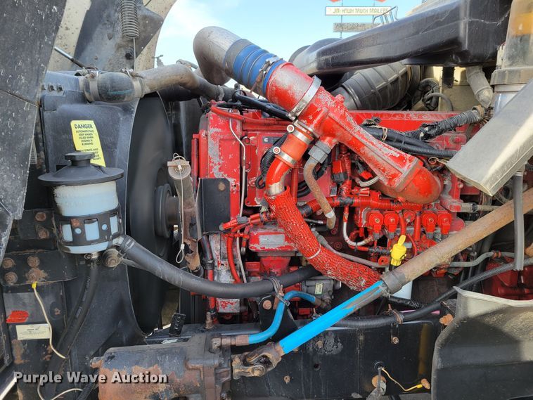 image for item DM8139 2006 International Eagle 9400i  semi truck