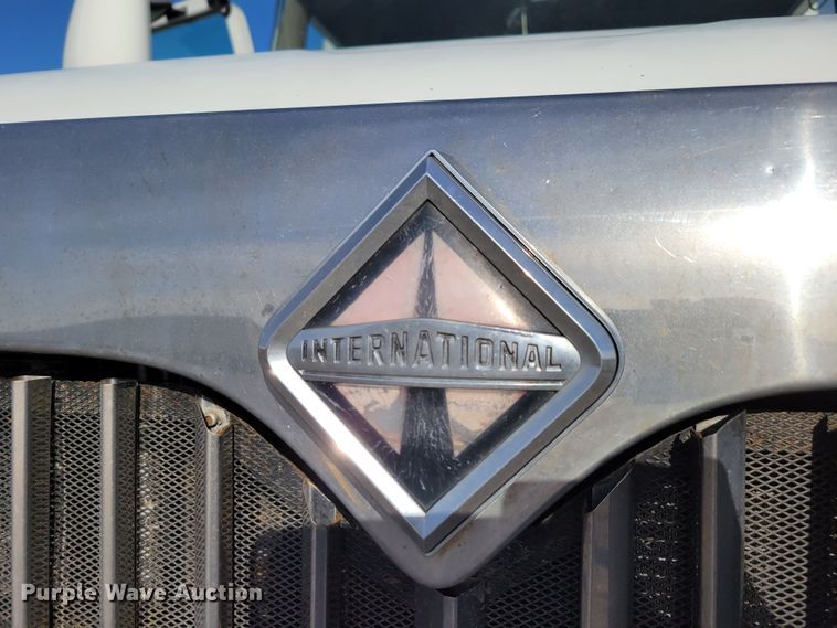 image for item DM8139 2006 International Eagle 9400i  semi truck