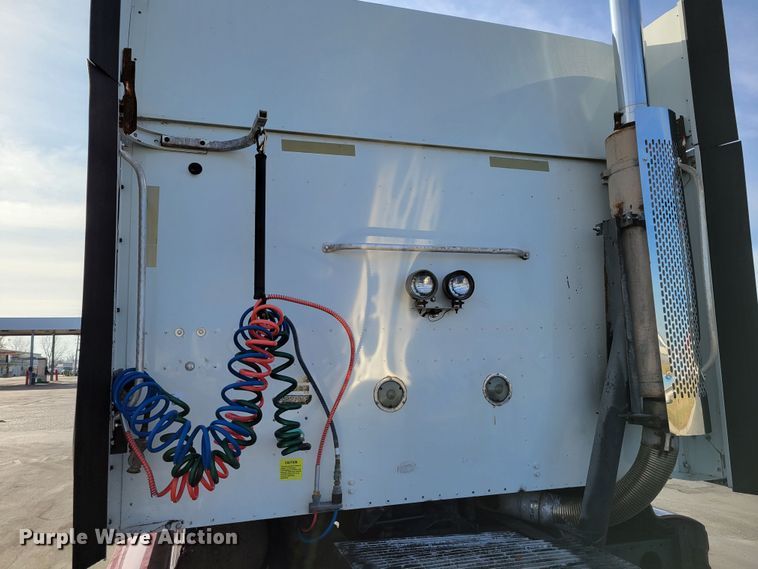 image for item DM8139 2006 International Eagle 9400i  semi truck