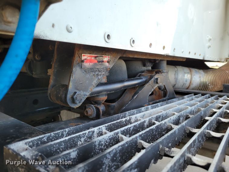 image for item DM8139 2006 International Eagle 9400i  semi truck