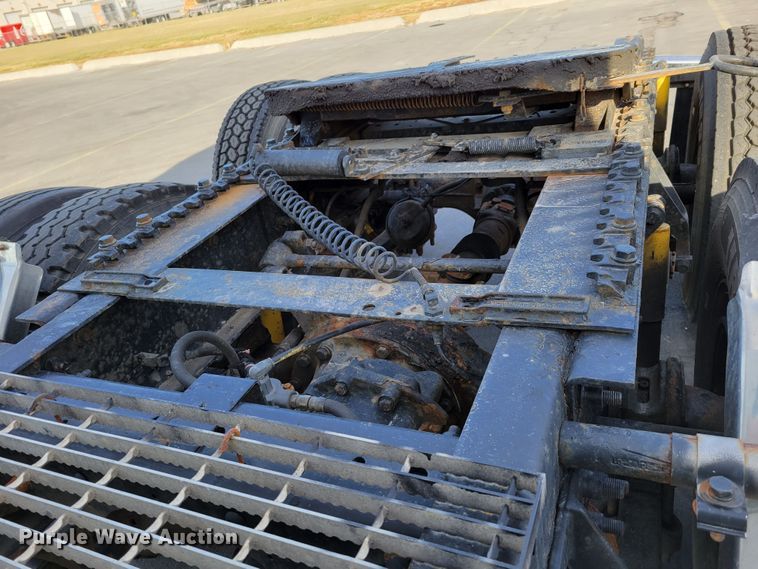 image for item DM8139 2006 International Eagle 9400i  semi truck