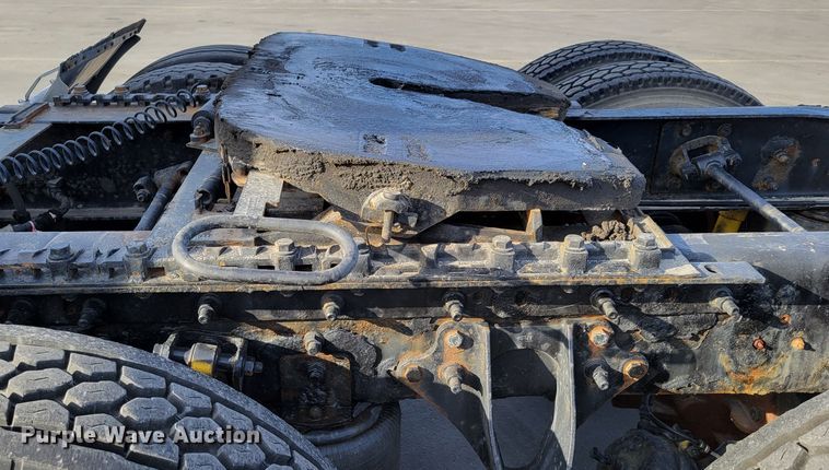 image for item DM8139 2006 International Eagle 9400i  semi truck