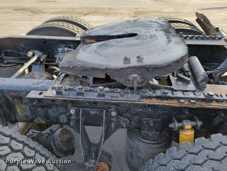 image for item DM8139 2006 International Eagle 9400i  semi truck