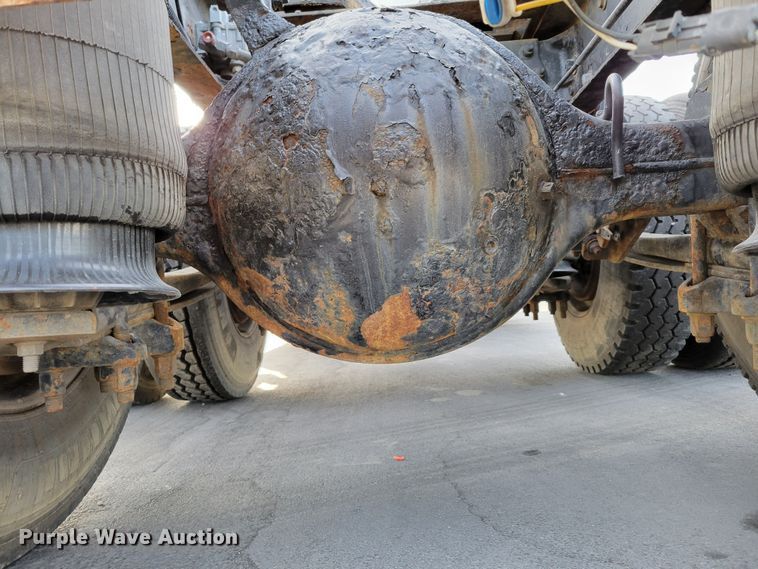 image for item DM8139 2006 International Eagle 9400i  semi truck