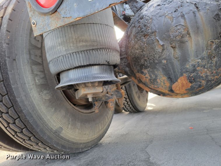 image for item DM8139 2006 International Eagle 9400i  semi truck