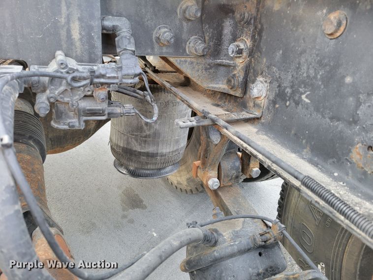 image for item DM8139 2006 International Eagle 9400i  semi truck