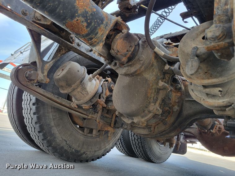 image for item DM8139 2006 International Eagle 9400i  semi truck