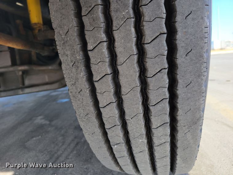 image for item DM8139 2006 International Eagle 9400i  semi truck