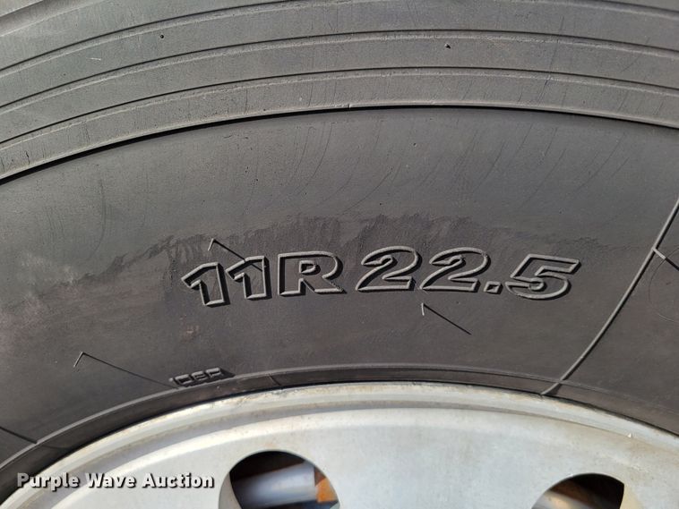 image for item DM8139 2006 International Eagle 9400i  semi truck