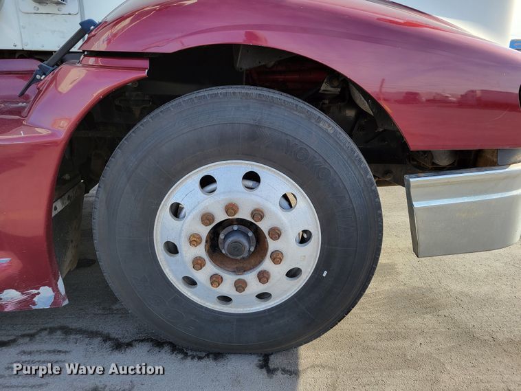 image for item DM8139 2006 International Eagle 9400i  semi truck