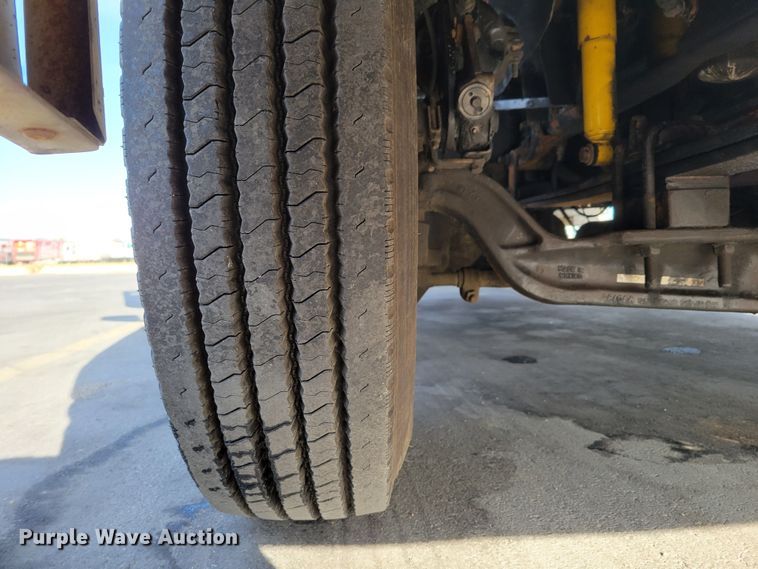 image for item DM8139 2006 International Eagle 9400i  semi truck