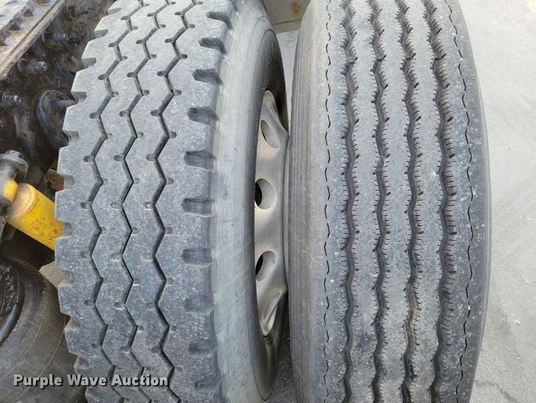 image for item DM8139 2006 International Eagle 9400i  semi truck