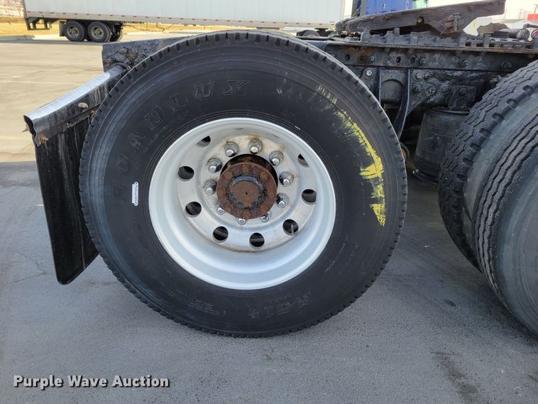 image for item DM8139 2006 International Eagle 9400i  semi truck