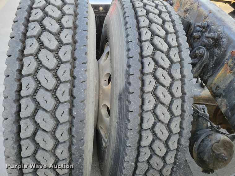 image for item DM8139 2006 International Eagle 9400i  semi truck