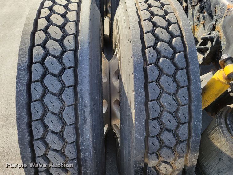 image for item DM8139 2006 International Eagle 9400i  semi truck