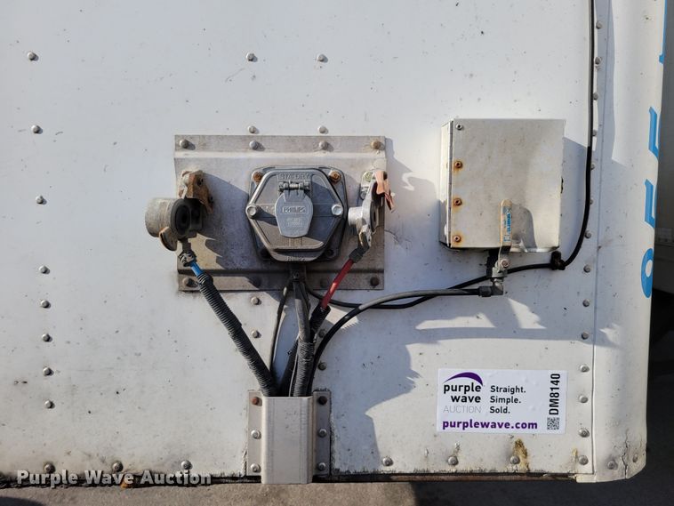 image for item DM8140 2001 Utility Trailer V52DC  dry van trailer