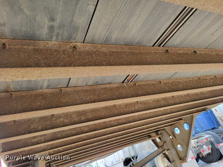 image for item DM8140 2001 Utility Trailer V52DC  dry van trailer