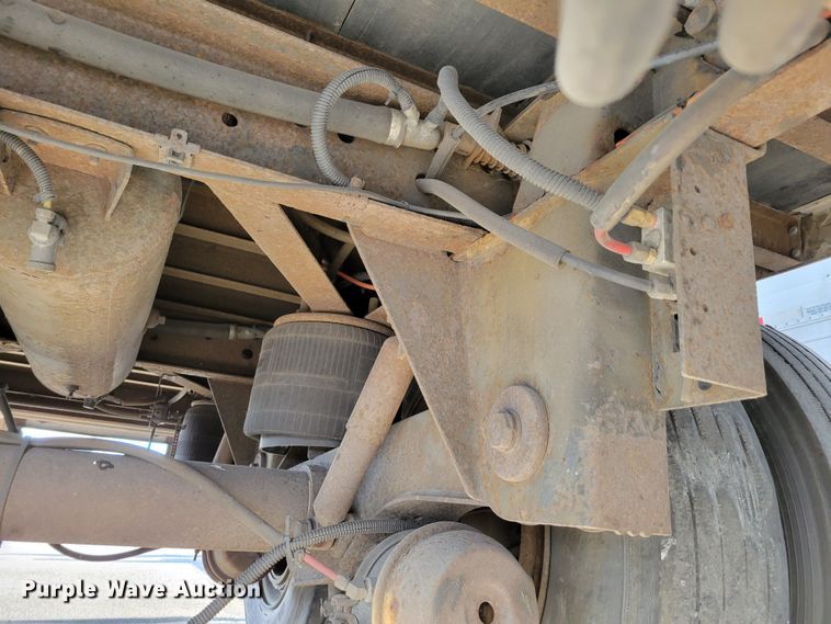 image for item DM8140 2001 Utility Trailer V52DC  dry van trailer