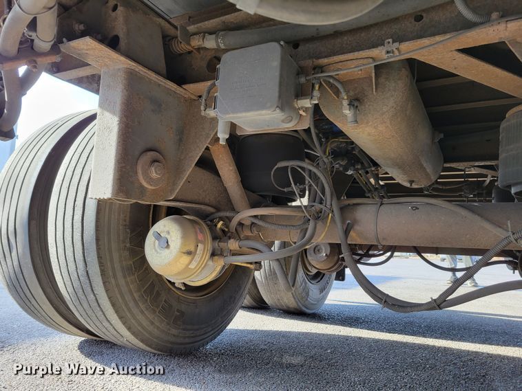 image for item DM8140 2001 Utility Trailer V52DC  dry van trailer