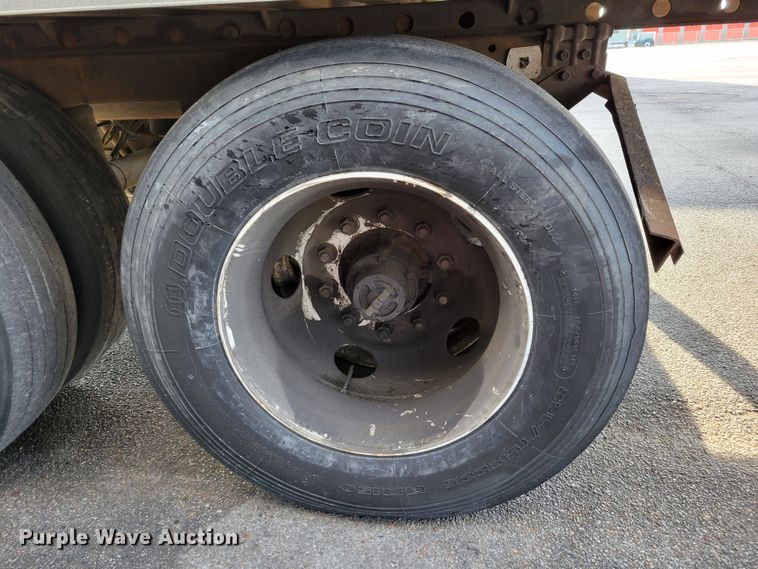 image for item DM8140 2001 Utility Trailer V52DC  dry van trailer