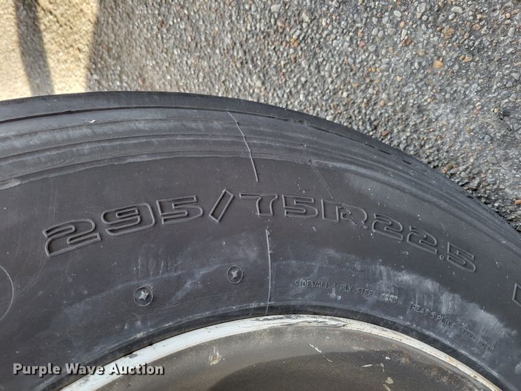 image for item DM8140 2001 Utility Trailer V52DC  dry van trailer