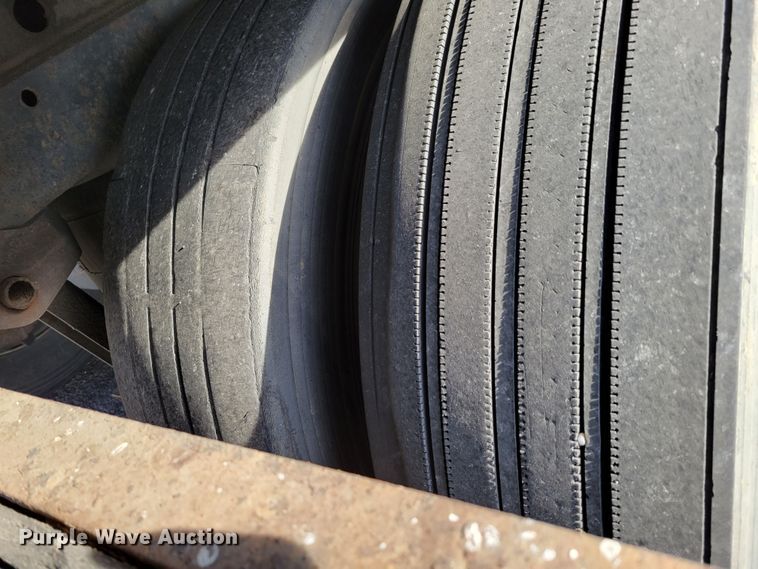 image for item DM8140 2001 Utility Trailer V52DC  dry van trailer