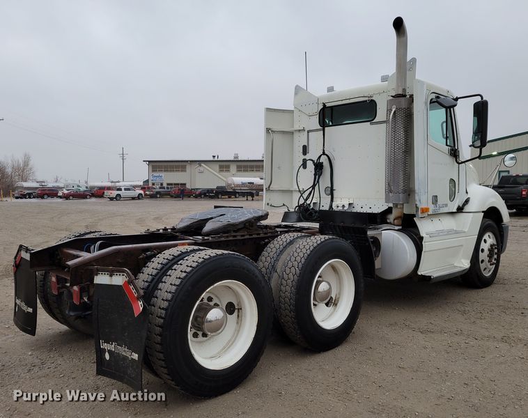 image for item DM8142 2003 Freightliner Columbia semi truck