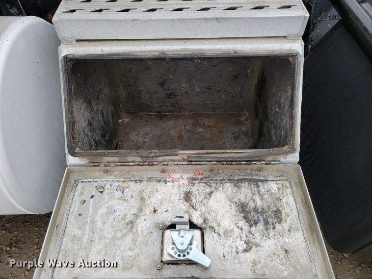 image for item DM8142 2003 Freightliner Columbia semi truck