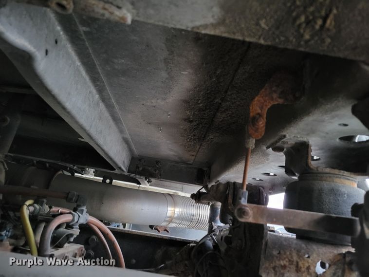 image for item DM8142 2003 Freightliner Columbia semi truck