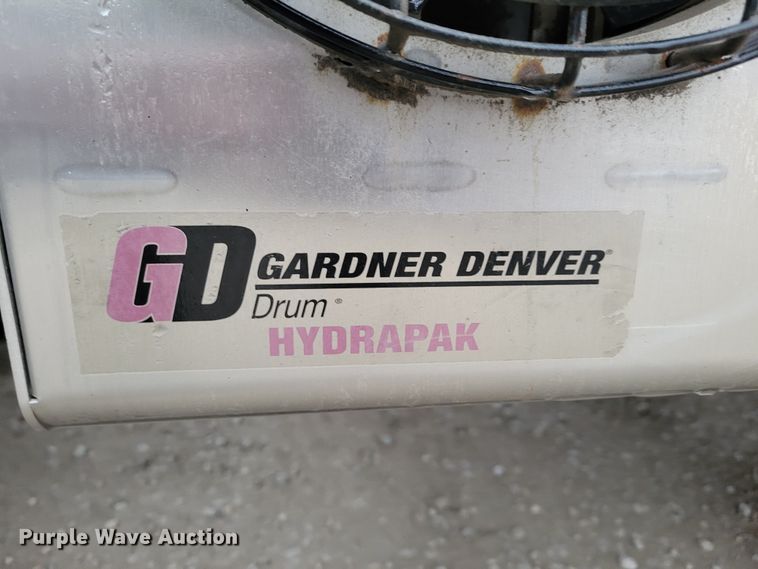 image for item DM8142 2003 Freightliner Columbia semi truck