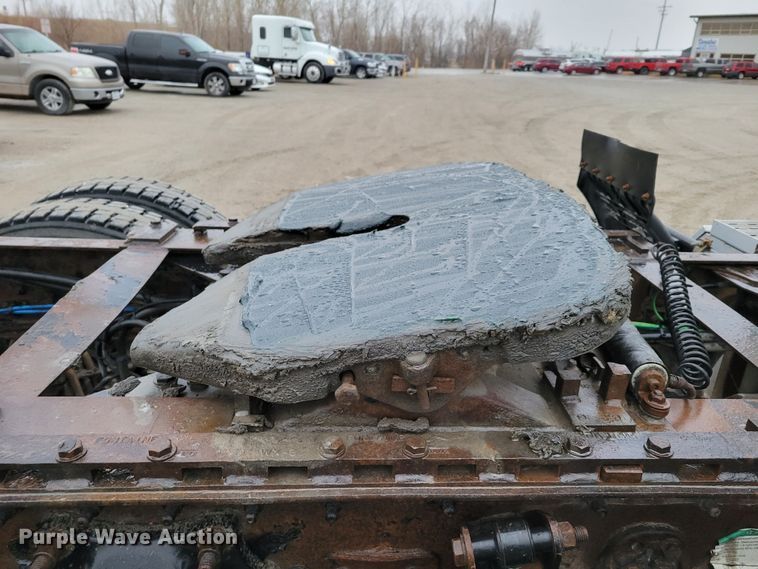 image for item DM8142 2003 Freightliner Columbia semi truck