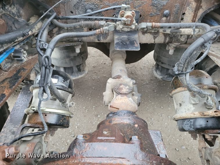 image for item DM8142 2003 Freightliner Columbia semi truck