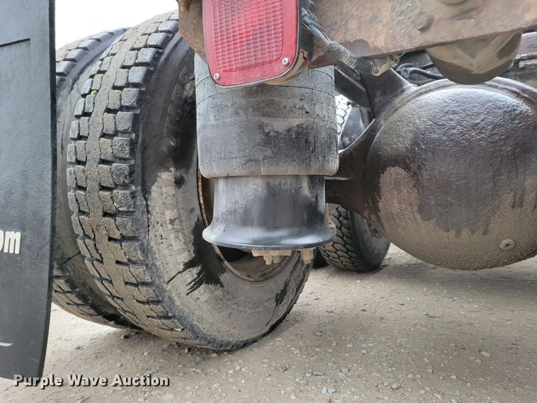 image for item DM8142 2003 Freightliner Columbia semi truck