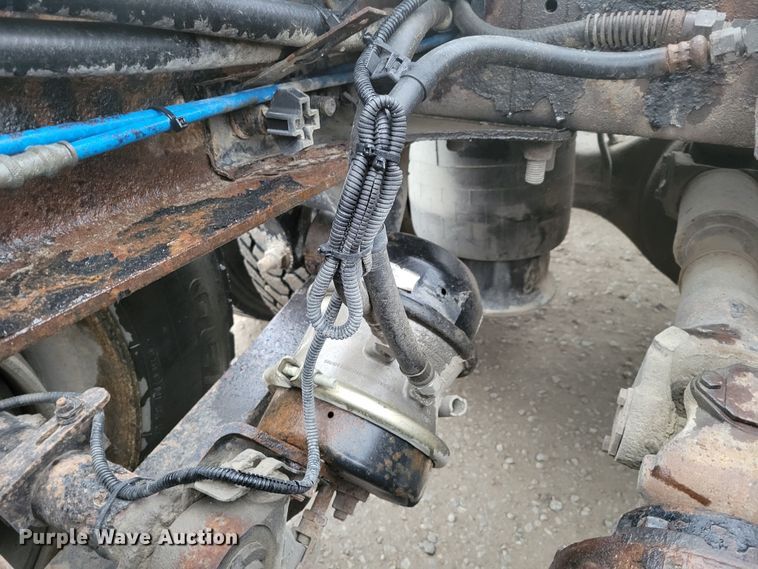 image for item DM8142 2003 Freightliner Columbia semi truck