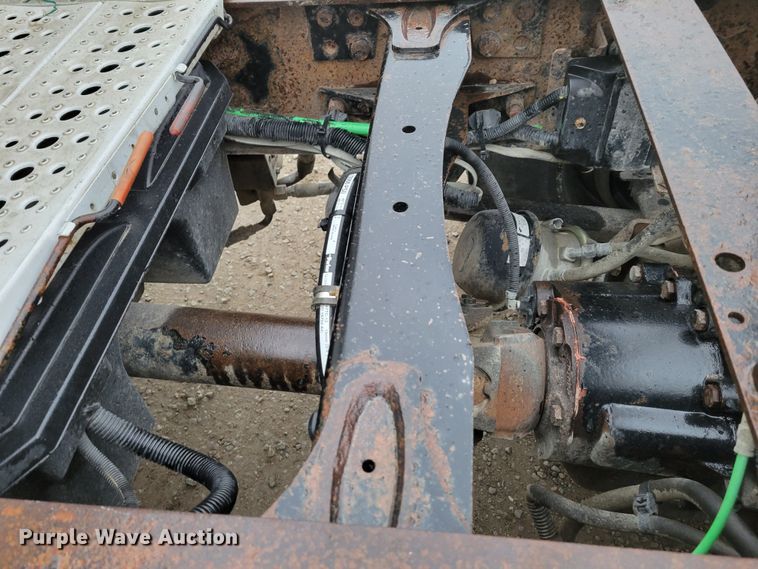 image for item DM8142 2003 Freightliner Columbia semi truck