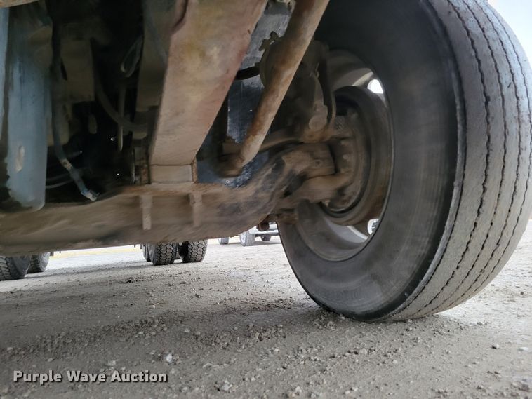 image for item DM8142 2003 Freightliner Columbia semi truck