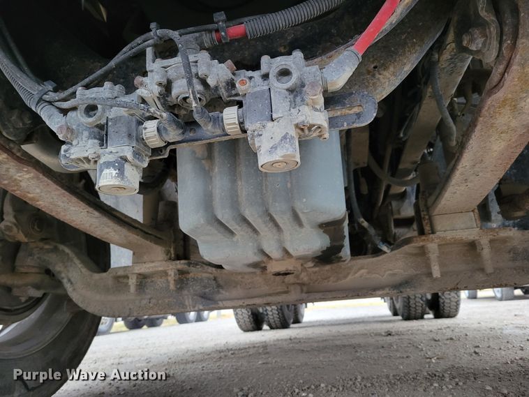 image for item DM8142 2003 Freightliner Columbia semi truck