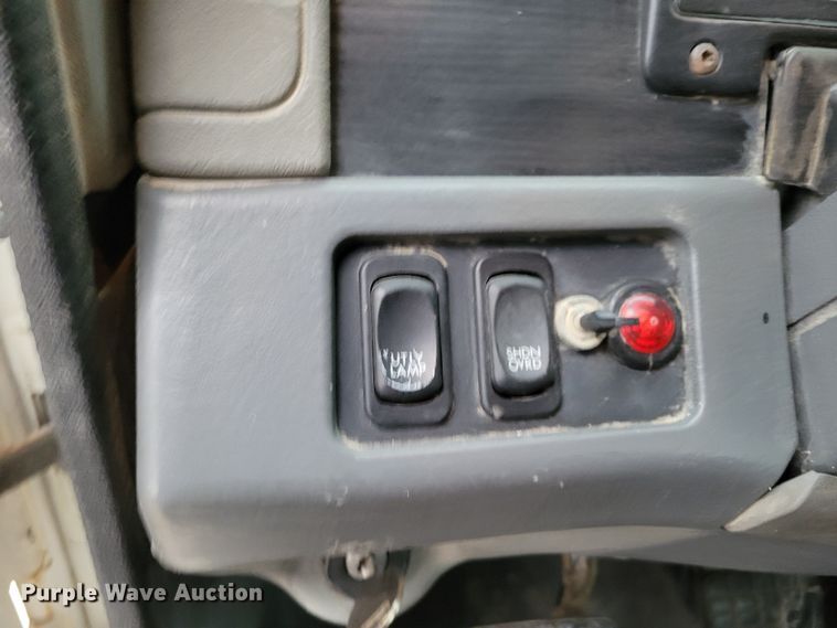 image for item DM8142 2003 Freightliner Columbia semi truck