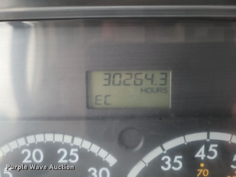 image for item DM8142 2003 Freightliner Columbia semi truck