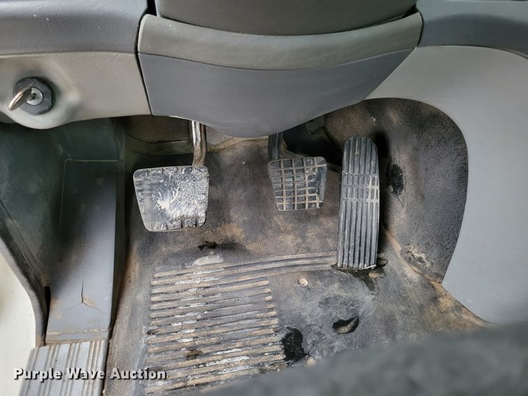 image for item DM8142 2003 Freightliner Columbia semi truck