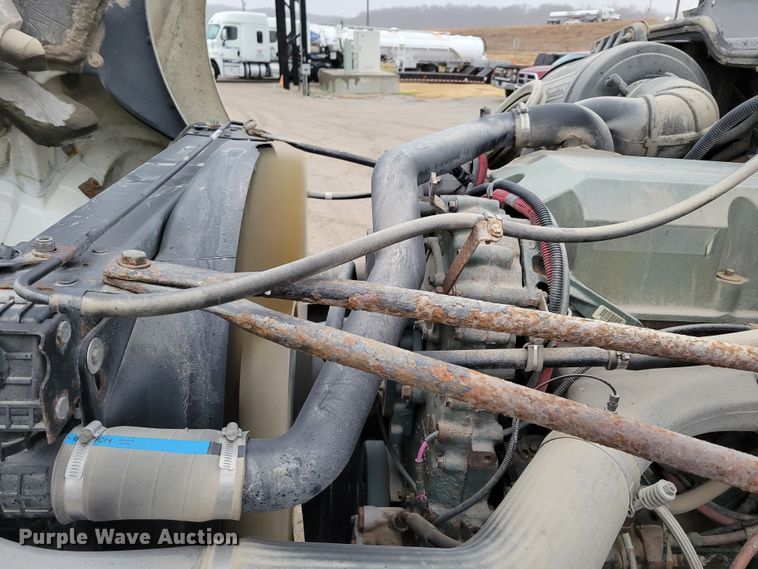 image for item DM8142 2003 Freightliner Columbia semi truck