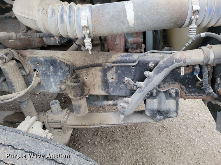 image for item DM8142 2003 Freightliner Columbia semi truck