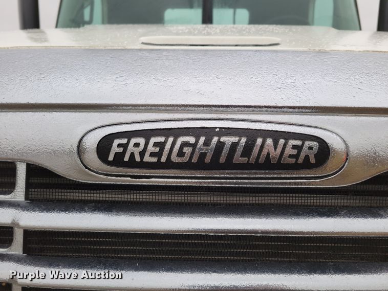 image for item DM8142 2003 Freightliner Columbia semi truck