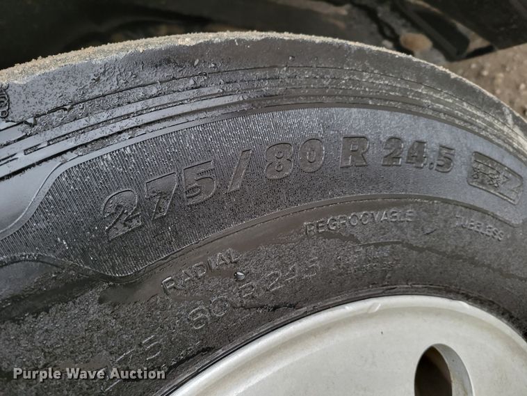 image for item DM8142 2003 Freightliner Columbia semi truck