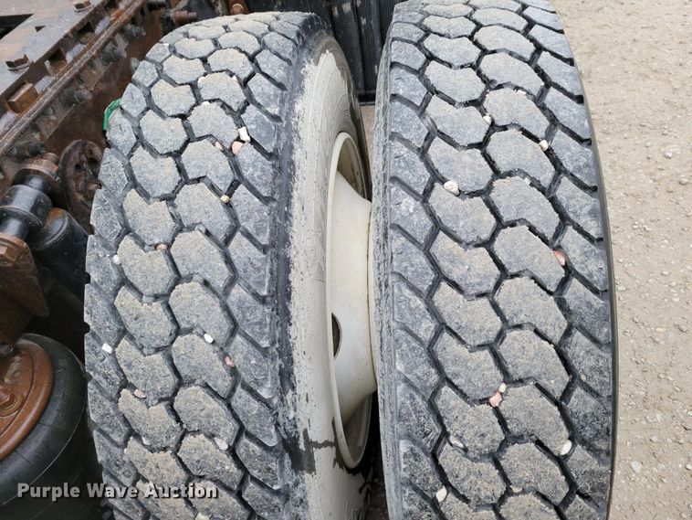 image for item DM8142 2003 Freightliner Columbia semi truck